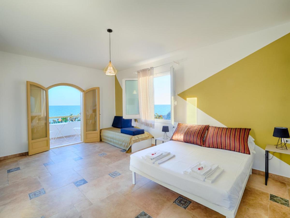 Il Varo A Mare Bed & Breakfast Punta Braccetto Exterior photo