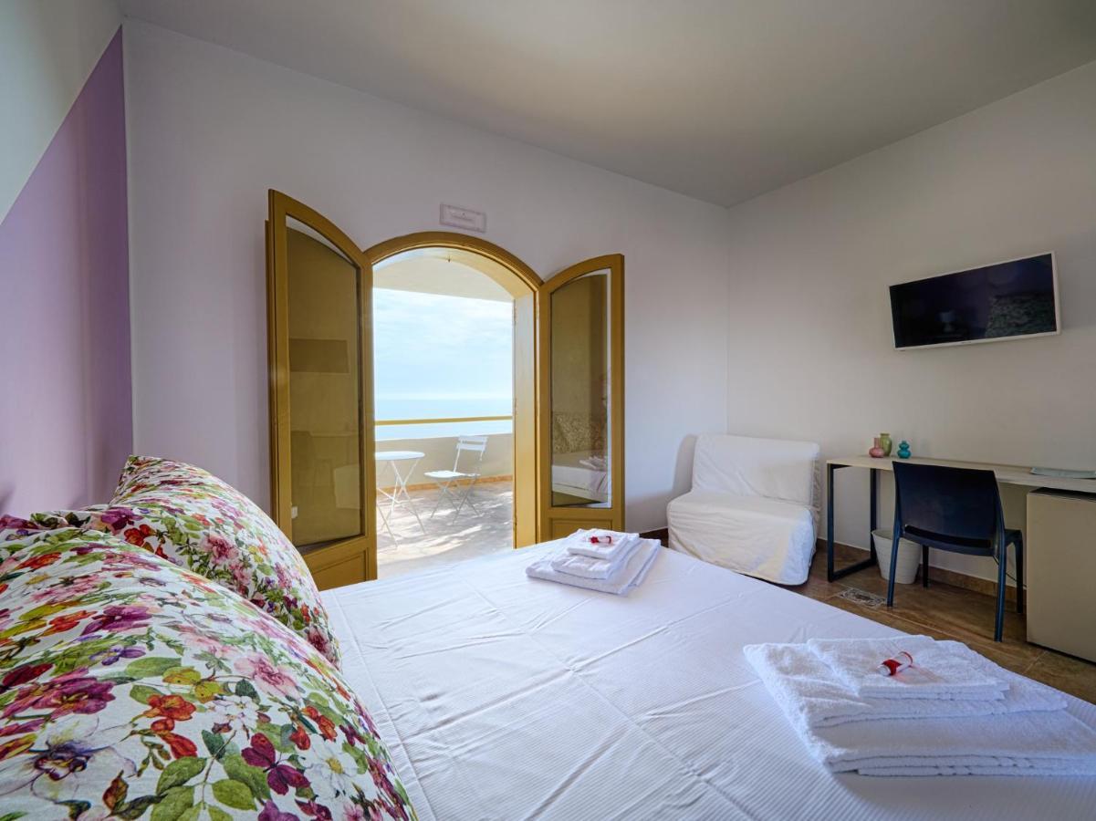 Il Varo A Mare Bed & Breakfast Punta Braccetto Exterior photo