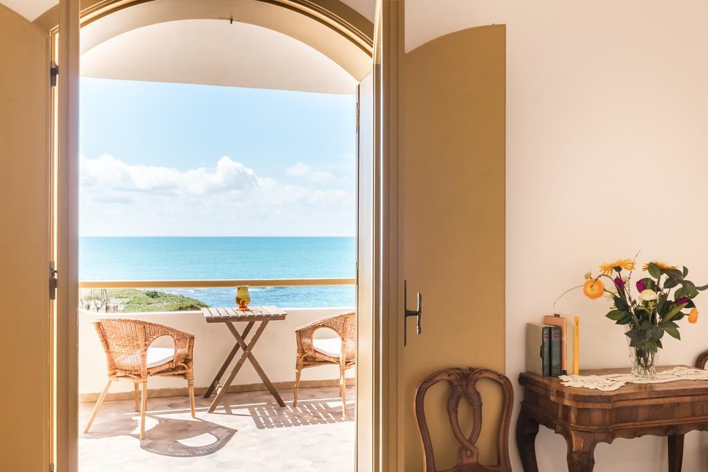 Il Varo A Mare Bed & Breakfast Punta Braccetto Exterior photo